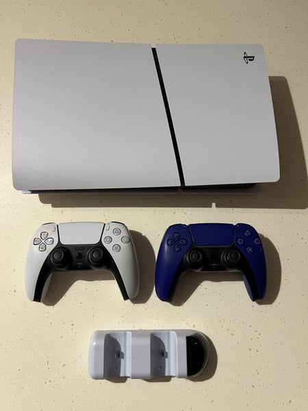 PlayStation 5 Digital Edition + 2x DualSense Controllers – Excellent Condition Carousel 2