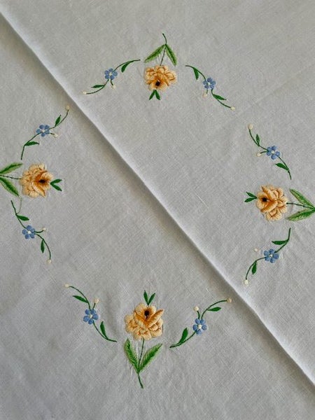 A lovely machine embroidered Vintage Irish Linen Tablecloth ! Carousel 2