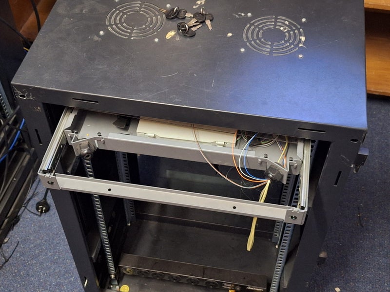 Dynamix 18RU server network Cabinet - 600deep, wall mount, glass door Carousel 4