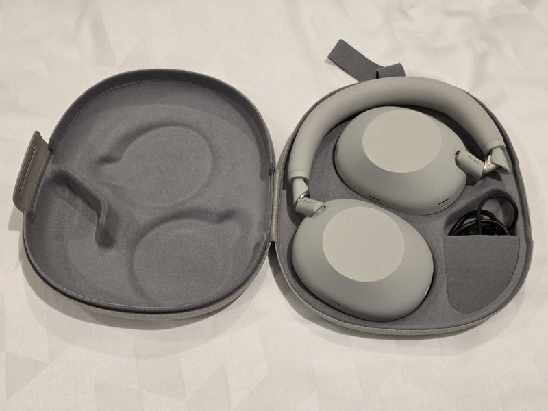 SONY WH-1000XM6 HP SILVER Carousel 1