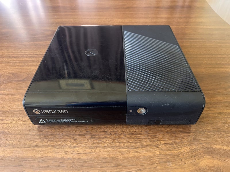 Xbox 360 E 500GB Bundle - Great Condition Carousel 2