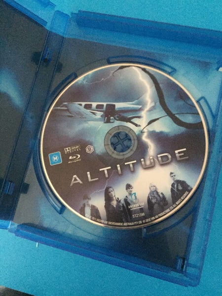 Altitude (2010) (Blu-Ray) Carousel 3