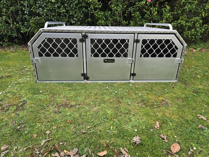 Brand new 3 bay alloy dog box Carousel 1