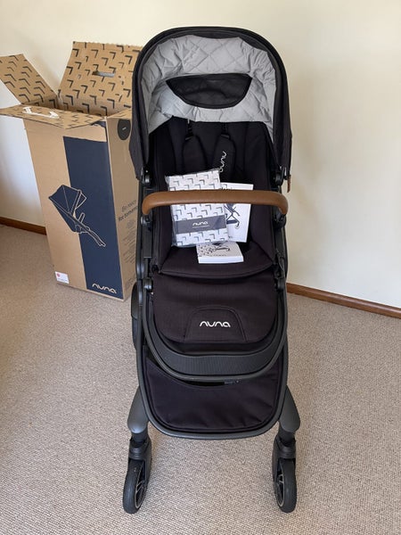 Nuna Demi Grow Pram + Brand-New Sibling Seat Carousel 2