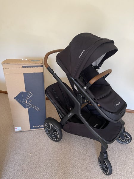 Nuna Demi Grow Pram + Brand-New Sibling Seat Carousel 9