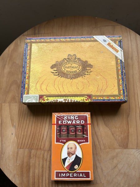 Box of Cuban cigars Carousel 3