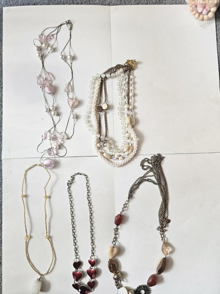 4X NECKLACES Carousel 1