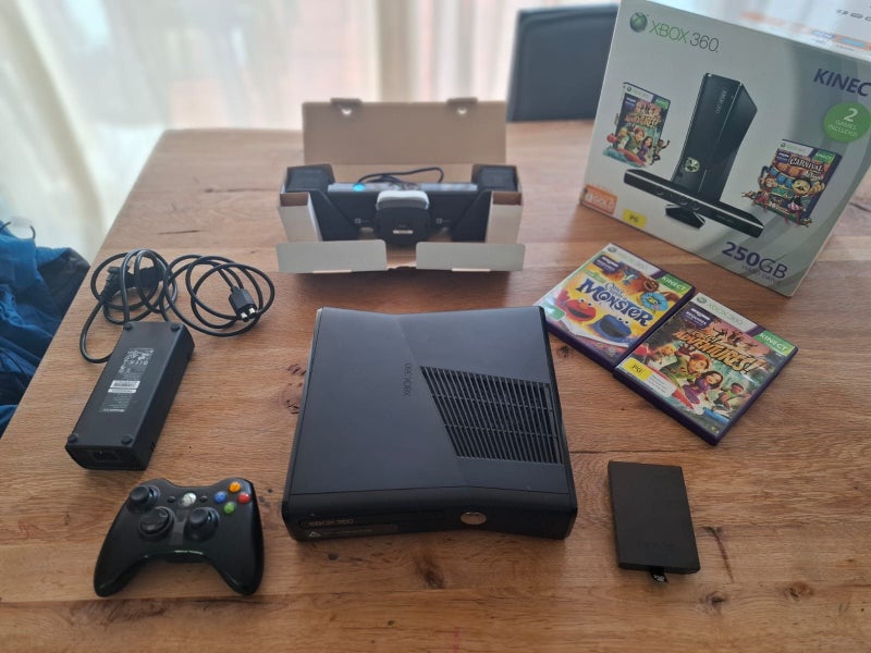 Xbox 360 - modded - RGH RGH3 250GB HDD + Controller Kinect boxed - top condition Carousel 1