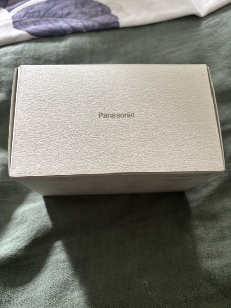 Panasonic 5-Blade Wet & Dry Compact Electric Shaver (white Nagori) Carousel 1