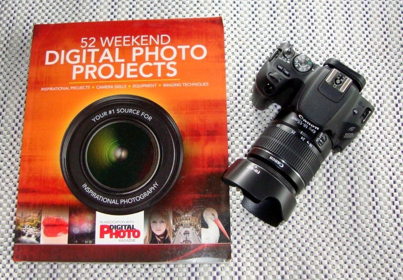 Canon EOS 200D + 18-55mm IS STM Lens *Very Low Shutter Count*63877292139777110