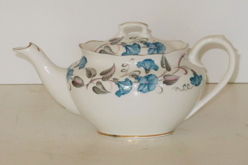 ***BEAUTIFUL ROYAL ALBERT TEAPOT "MORNING GLORY"*** Carousel 1