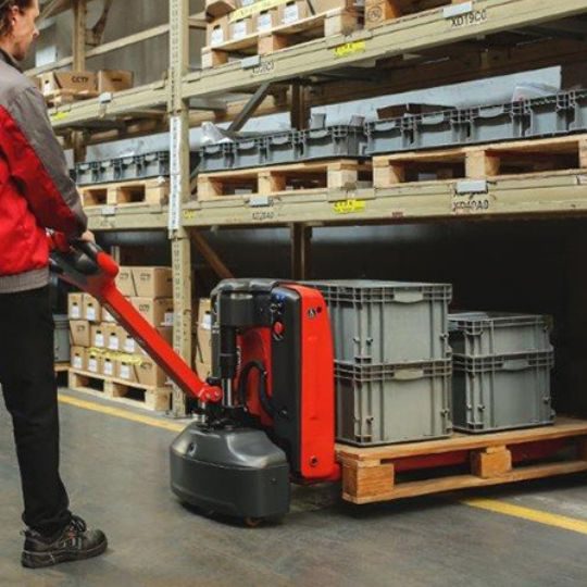 Linde MT15 Series 1133 Electric Pallet Truck Carousel 2