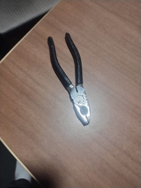 Old Pliers Carousel 1