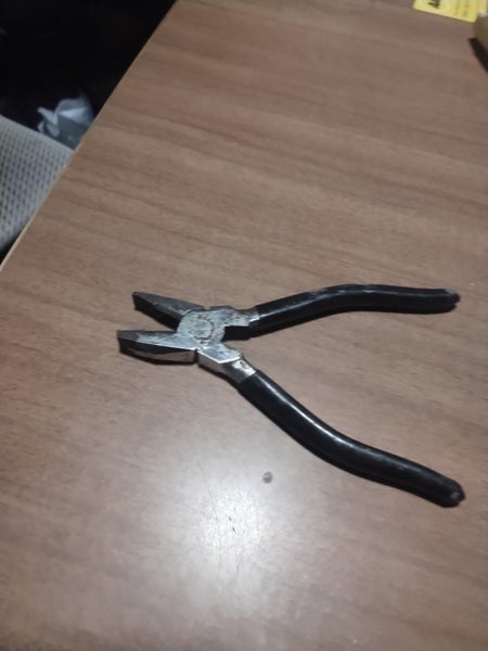 Old Pliers Carousel 2