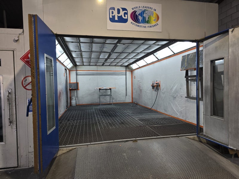 Car Spray Paint Booth Carousel 1