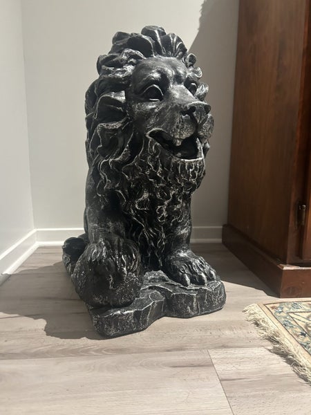 Lion statue Carousel 1