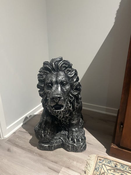 Lion statue Carousel 2