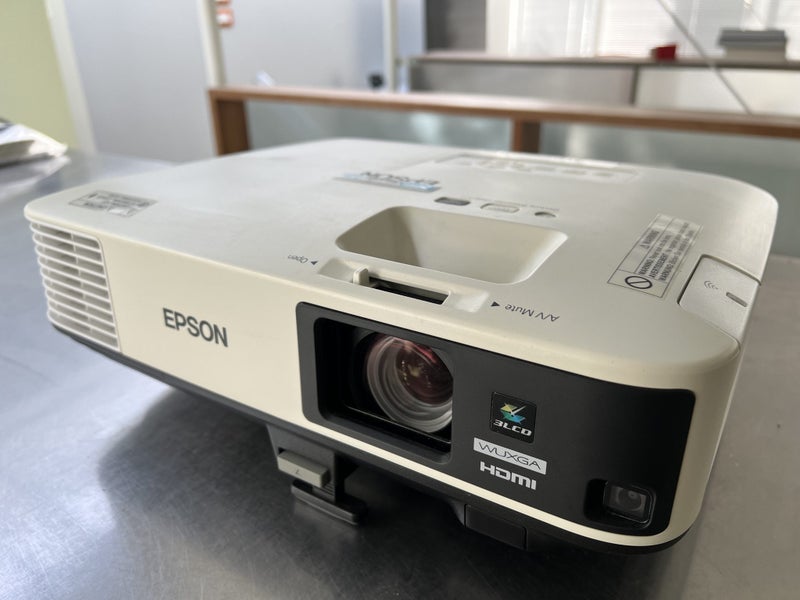 Epson EB-2265U Multimedia Projector63707061591298110