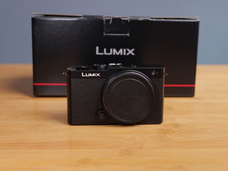 Lumix S9 with 18-40mm Lens + SmallRig Hand Grip63719347692801110