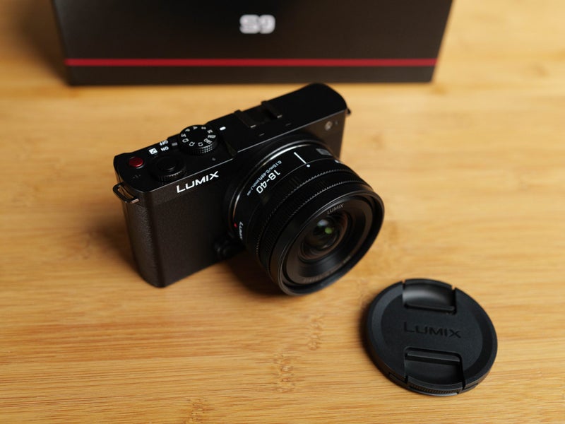 Lumix S9 with 18-40mm Lens + SmallRig Hand Grip63719347692801113