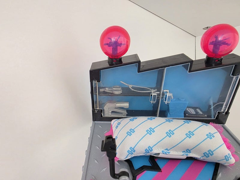 Frankie Stein bed, vanity and buried secrets doll Carousel 1