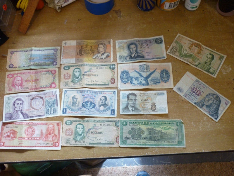ASSORTED WORLD BANKNOTES X 14 Carousel 1