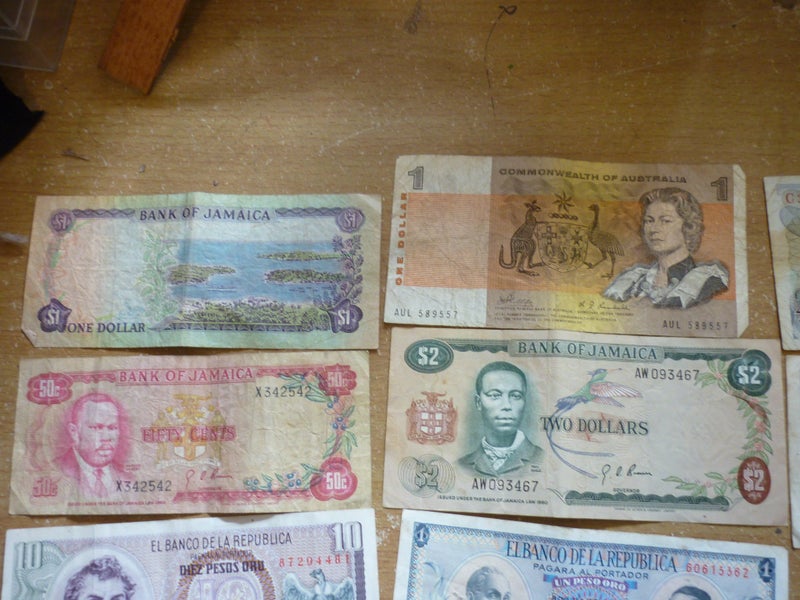 ASSORTED WORLD BANKNOTES X 14 Carousel 2