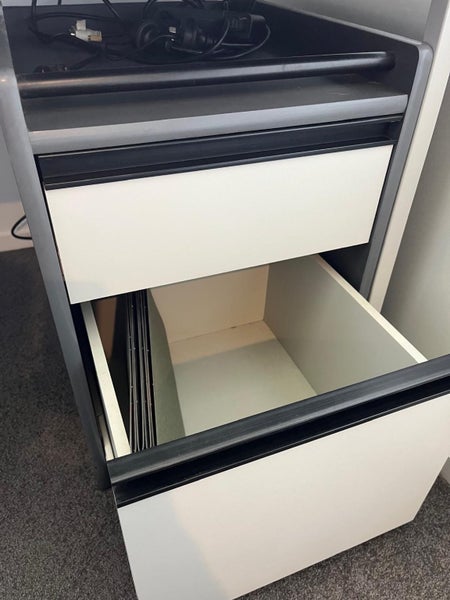 Desk and drawers Carousel 5