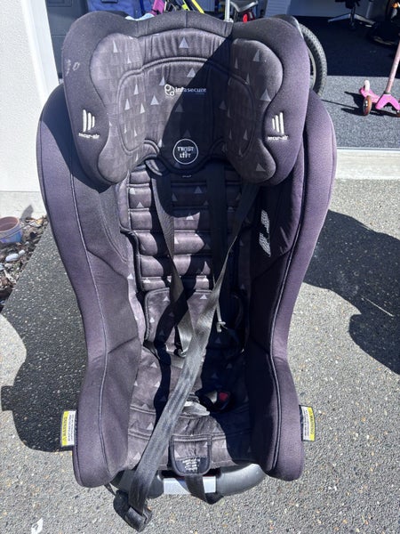 InfaSecure Forward Facing Car Seat (6m-8y) Carousel 1