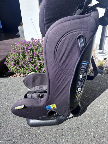 InfaSecure Forward Facing Car Seat (6m-8y) Carousel 2