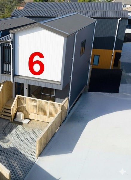 Image 1 of 7