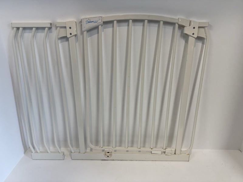 Dreambaby Chelsea auto-close security gate white and extension Carousel 1