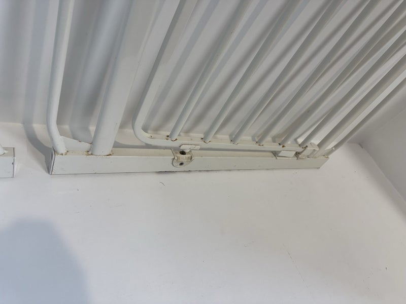 Dreambaby Chelsea auto-close security gate white and extension Carousel 2