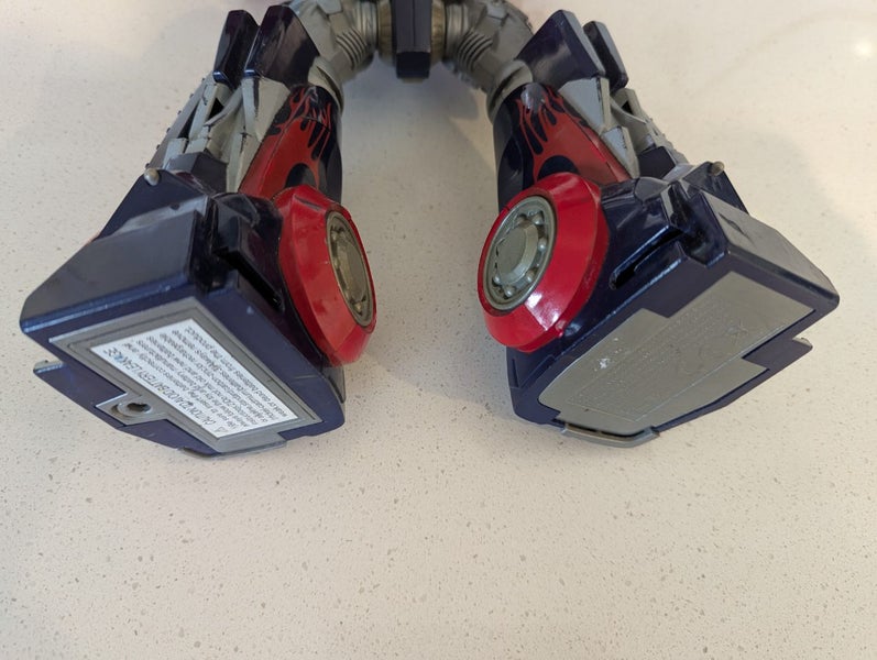 Transformers Optimus Prime - Missing Parts Carousel 4