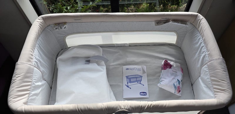 Chicco Next2Me Dream bedside crib. Carousel 2