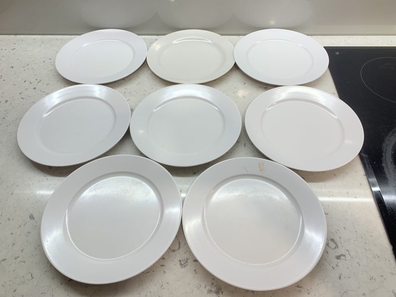 Set of 8 White Plates – HHP Threeline Melamine Carousel 1