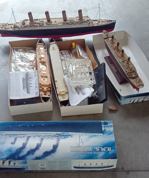 Titanic model kits Carousel 2