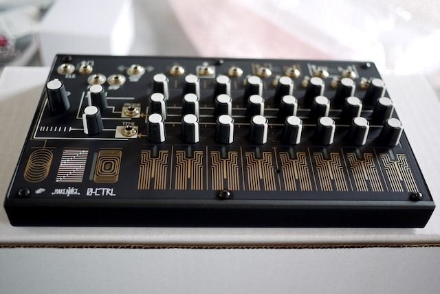 Make Noise 0-CTRL Patchable Clockable Controller and Step Sequencer63718394401281111