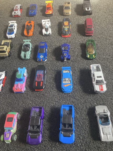 1$ RESERVE bulk Hot Wheels mainlines Carousel 2