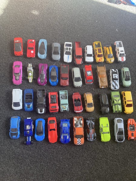 1$ RESERVE bulk Hot Wheels mainlines Carousel 1