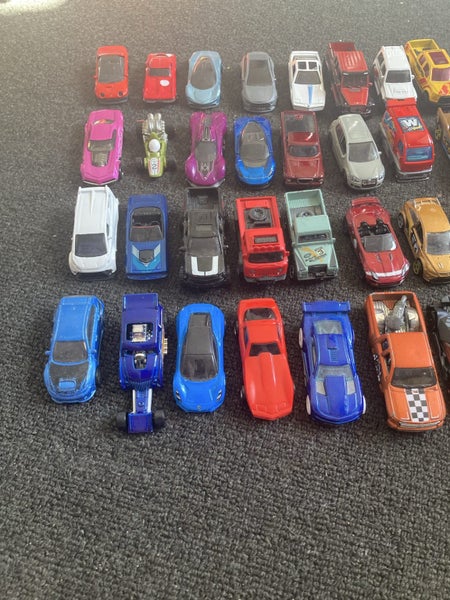 1$ RESERVE bulk Hot Wheels mainlines Carousel 2