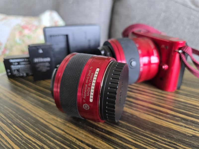 2011 Nikon 1 J1 mirrorless camera63718770164739112