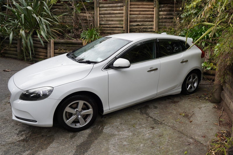 2014 Volvo V4063719615901442114