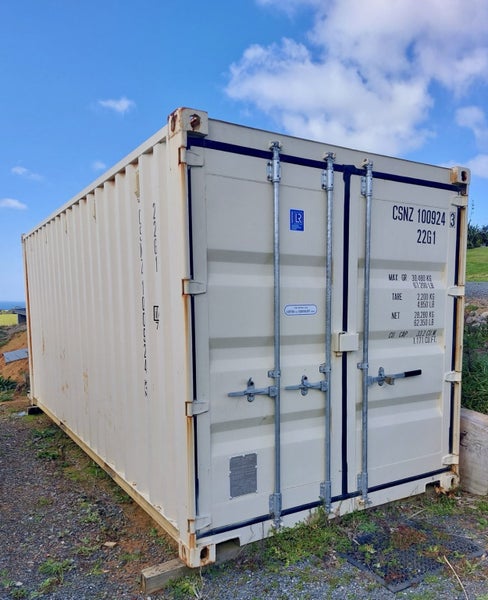 20’ CONTAINER IN GOOD CONDITION Carousel 1
