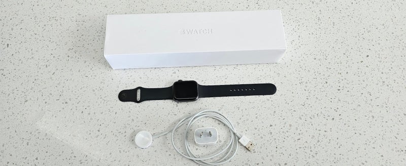 Apple Watch 4 44mm (GPS) - Space Grey - Model A1978 Carousel 1