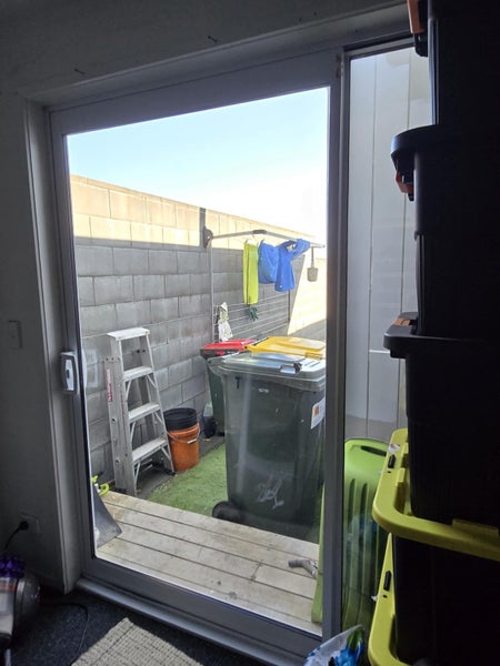 Garage / car shed for removal Carousel 5