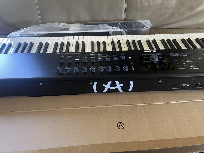 ARTURIA KEYLAB 88 MKII 88-NOTE HAMMER ACTION FATAR KEYBED MIDI CONTROLLER63719979922179110