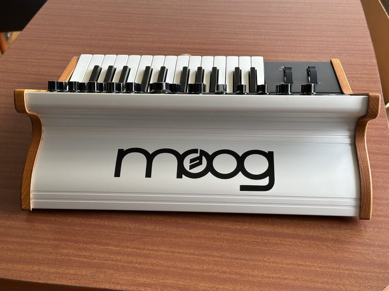 Moog Subsequent 2563720062358147112