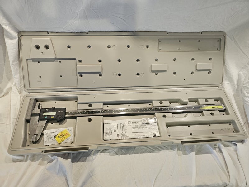 Mitutoyo Absolute Digimatic Digital Caliper 600 mm / 24? (CD-24"C, 500-506-10)63720246623361111