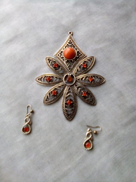 Pendant/earings, orange stones Carousel 1